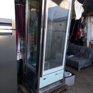 Congelatore per torte con ripiani usato perfettamente funzionante