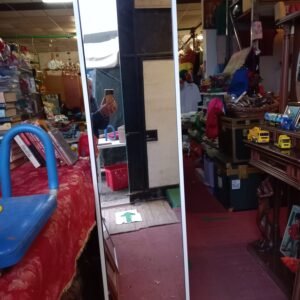 Scarpiera con specchio, usata, in buone condizioni