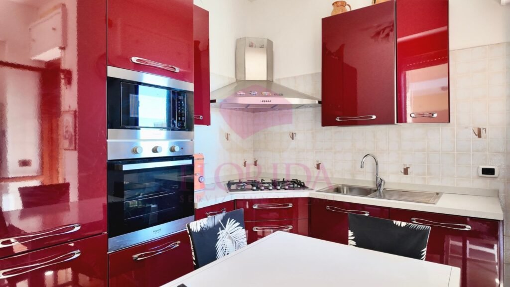 Cucina usata angolare mt. 3 completa di alcuni elettrodomestici